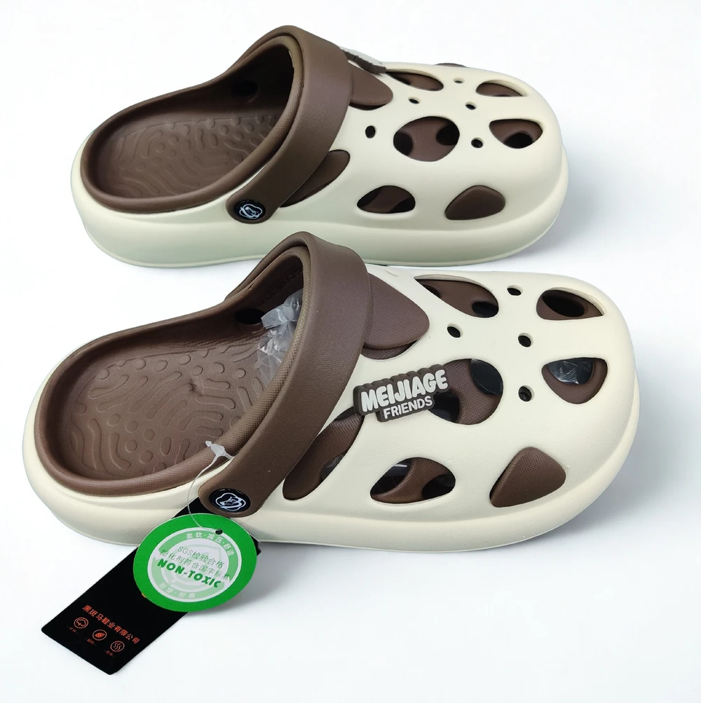 Meijiage Friends Crocs – Brown & Cream