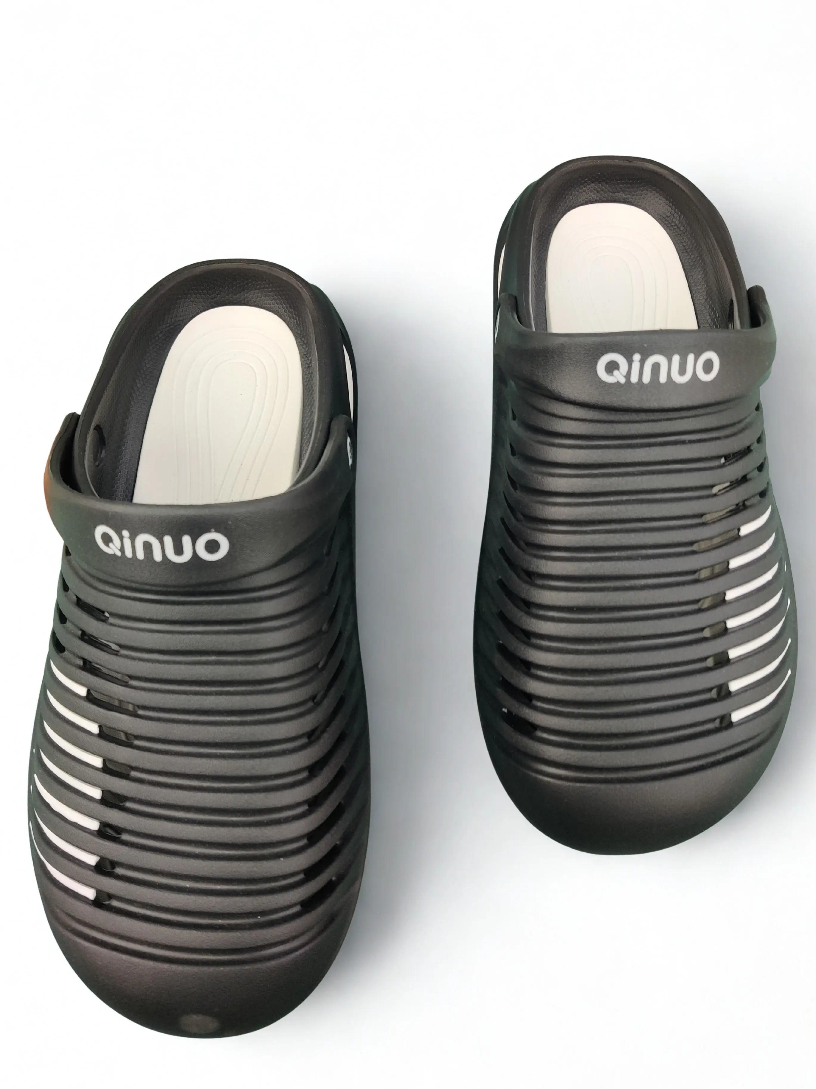 Qinuo Comfort Clogs –Black